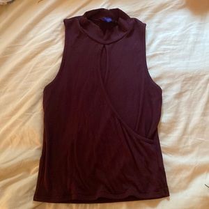 Aéropostale plum keyhole top